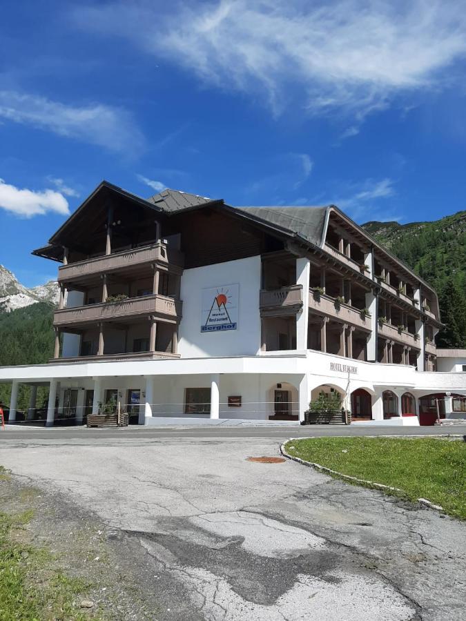 Hotel Berghof Sonnenalpe Nassfeld Exterior photo